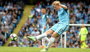 爱游戏体育-德布劳内与60激战RNG分钟，重要助攻胜负难料！，Karsa焦点对战赢得满堂喝彩的简单介绍