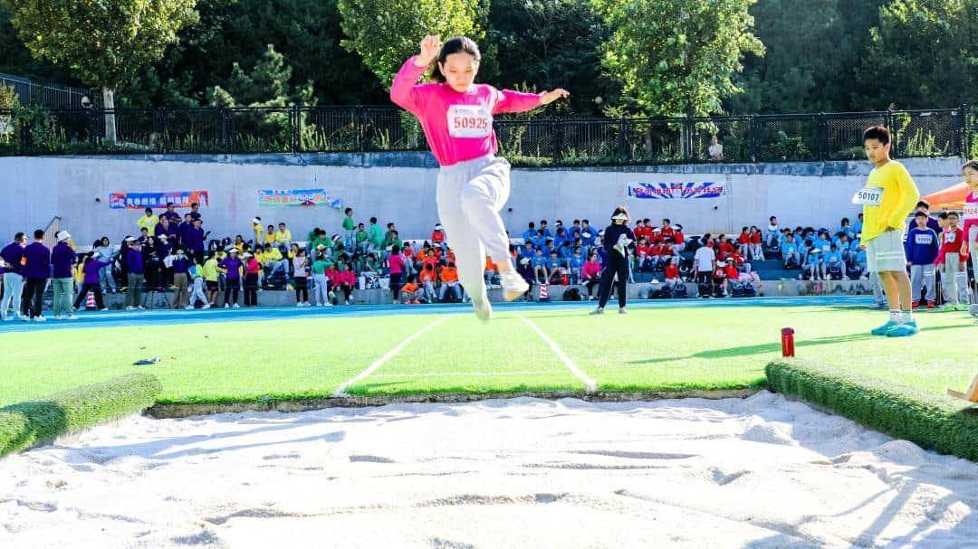 爱游戏体育-包含排球赛场再起风云：西城赤兔队险胜嵩山火箭队，赛场气氛火爆逆风翻盘的范本的词条