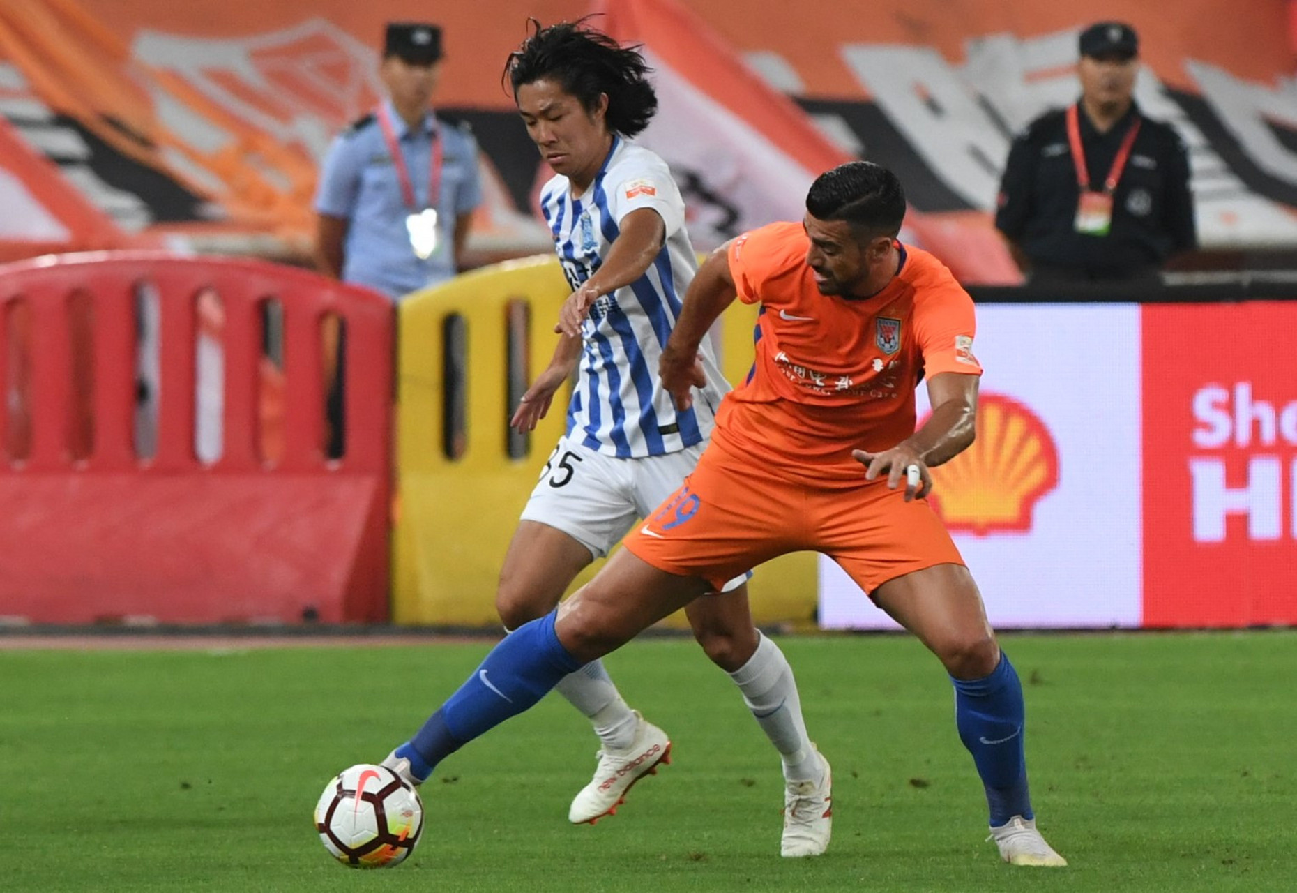 AYX-关于赛地聚焦：德甲窗口期热度飙升；广州队造点机会；悬念犹存；年轻球员得到机会的信息