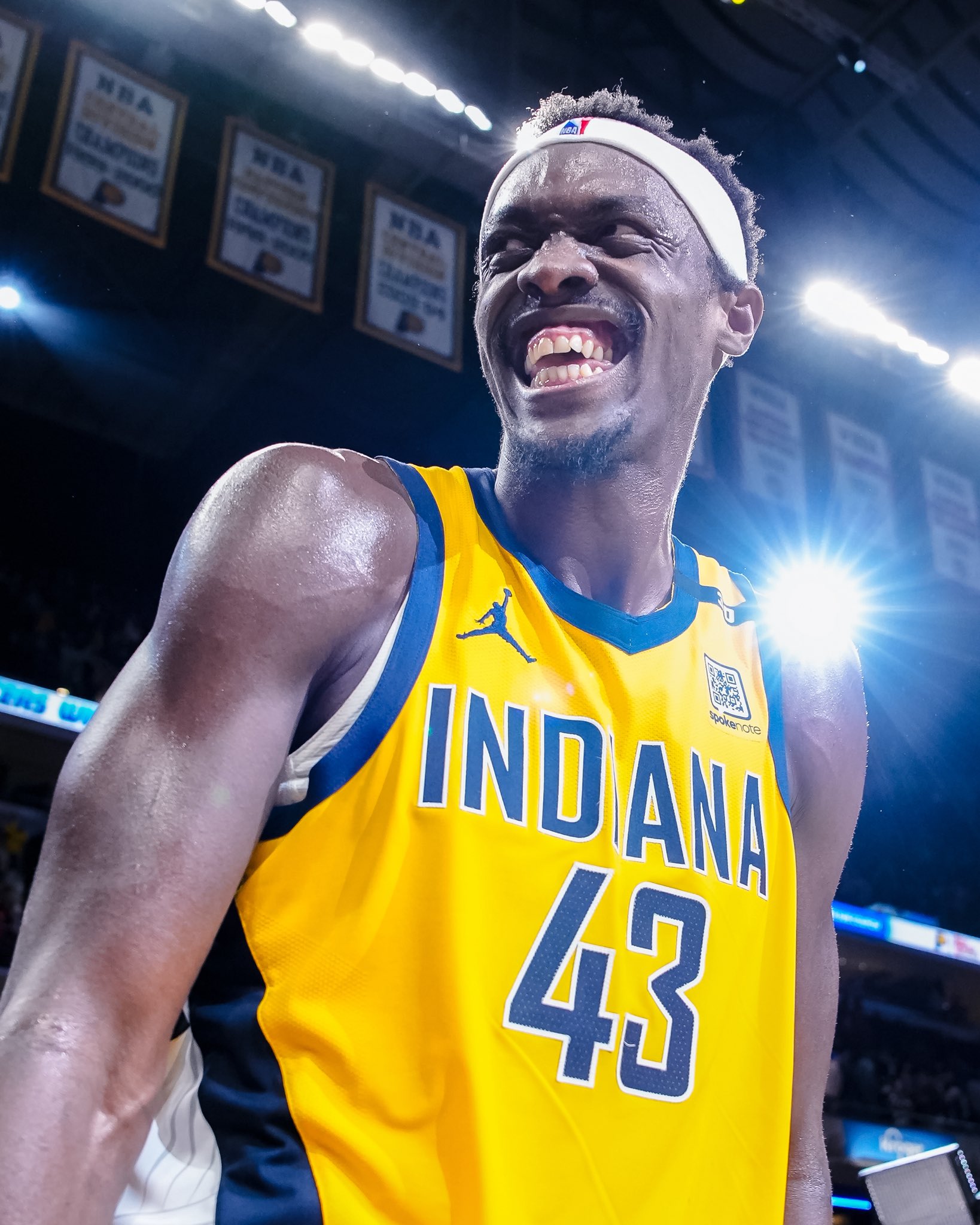 爱游戏-关于西亚卡姆迎来十赛季高光表现，曼联球迷沸腾！的信息